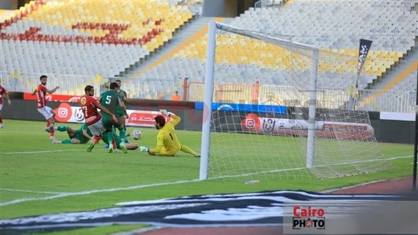 أخبار الرياضة -نتيجة مباراة الأهلي والاتحاد السكندري في الدوري الممتاز.. انتهاء الشوط الأول بالتعادل السلبي تعرف على التالي نتيجة مباراة الأهلي