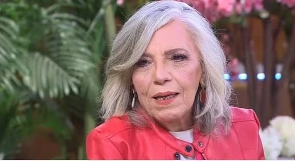 عارفة عبد الرسول تهاجم سيدة سرقت لحمة العيد.. وسلوى محمد علي ترد صورة علقت الفنانة عارفة عبد الرسول عبر حسابها الرسمي بموقع التواصل الاجتماعي فيسبوك