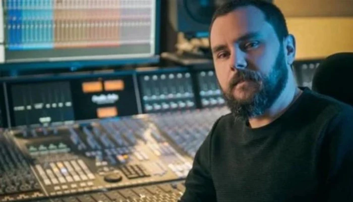 وفاة الموسيقار المصري الشاب أمير جادو توفي في الساعات الأولى من صباح اليوم الثلاثاء، المؤلف الموسيقي أمير جادو بعد معاناة طويلة مع المرض. وكان أمير