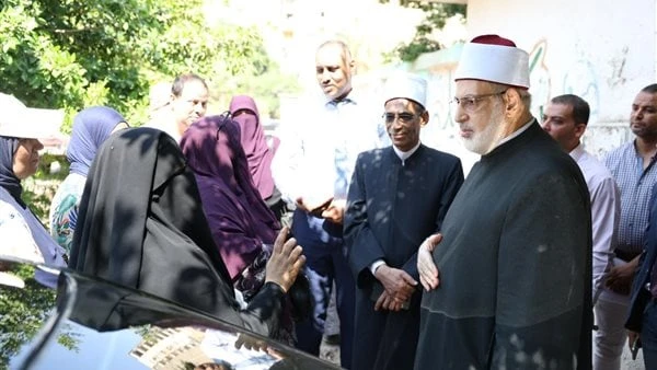 الأزهر: امتحان الأحياء اليوم مطابقا للورقة الامتحانية ودون شكاوى من الطلاب تفقد الدكتور محمد الضويني، وكيل الأزهر الشريف، اليوم السبت، أعمال امتحانات