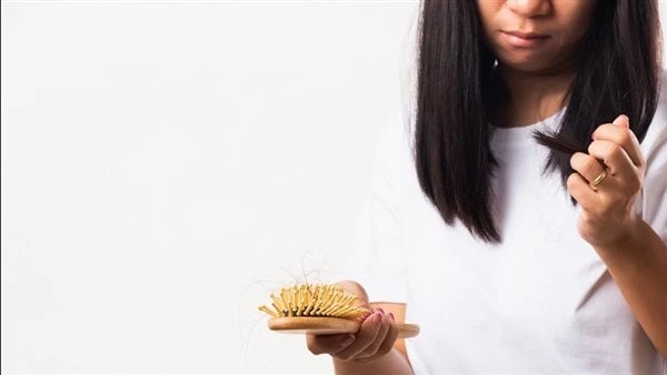 تحذير عاجل هذه الأخطاء تصيبك ب الصلع غالبا ما يعتبر الشعر أحد أهم جوانب المظهر الشخصي والتعبير عن الذات ومع ذلك فإن الأخطاء الشائعة في العناية بالشعر يمكن أن تؤدي إلى أضرار كبيرة و