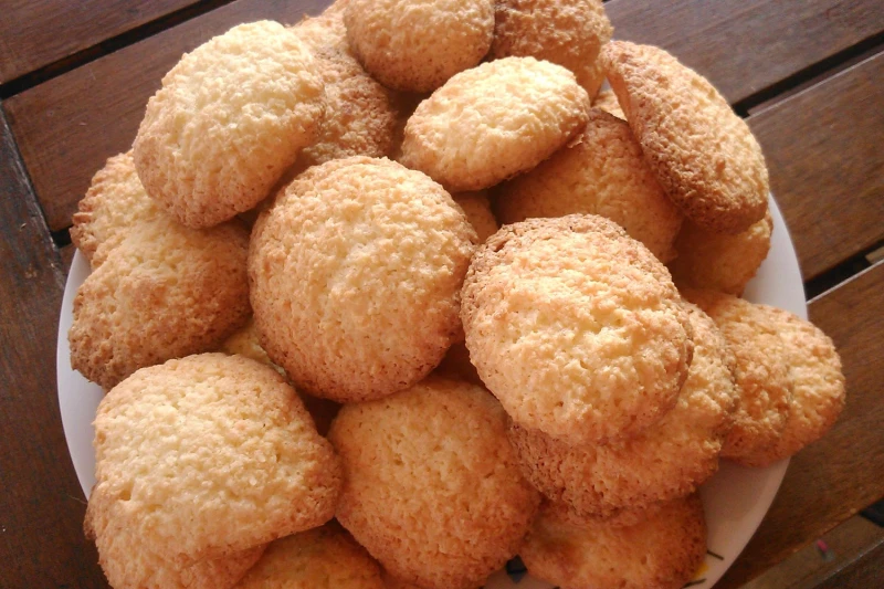 ببيضة واحدة وفي أقل وقت اعملي بسكويت جوز الهند المقرمش في البيت بخطواته السهلة وفرحي ولادك يفضل الكثير من الناس حلوى البسكويت بأنواعه المختلفة