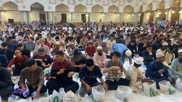 5000 آلاف وجه.. كواليس أكبر مائدة إفطار للطلاب الوافدين بالجامع الأزهر.. فيديو وصور رصد موقع افاق عربية، كواليس الإفطار الجماعي ضمن أكبر مائدة إفطار
