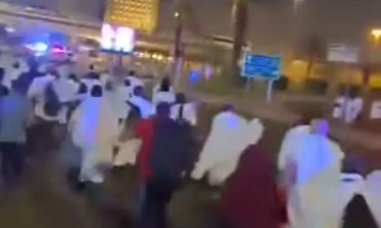 ماذا حدث مع حجاج الزيارة ؟ .. رحلة المخاطر إلى العاصمة المقدسة ماذا حدث مع حجاج الزيارة ؟ .. رحلة المخاطر إلى العاصمة المقدسة الاحد 16 يونية 2024 03:45 مساء ----- -