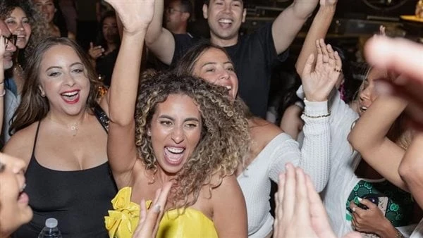 بحضور شيكو وأكرم حسني.. منة عدلي القيعي تحتفل بعيد ميلادها احتفلت الشاعرة منة عدلي القيعي مساء أمس بعيد ميلادها فى حفل حضره عدد كبير من أصدقائها من