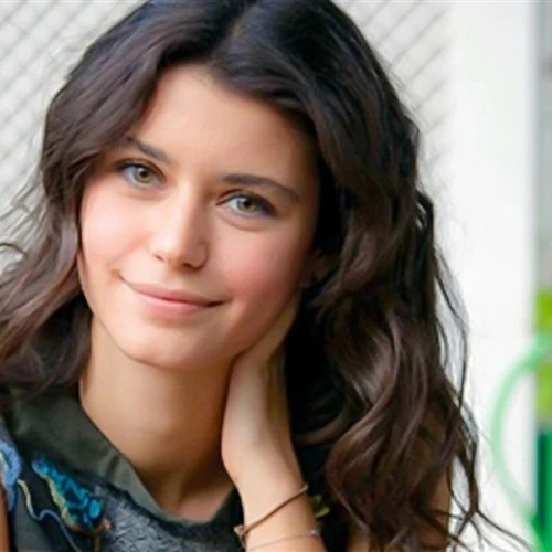 بيرين سات تثير الجدل في ظهورها الأخير مع زوجها.. ماذا فعلت؟ تصدرت الممثلة بيرين سات تريند مؤشرات البحث جوجل في الساعات الأخيرة، وذلك عقب صدور مقطع