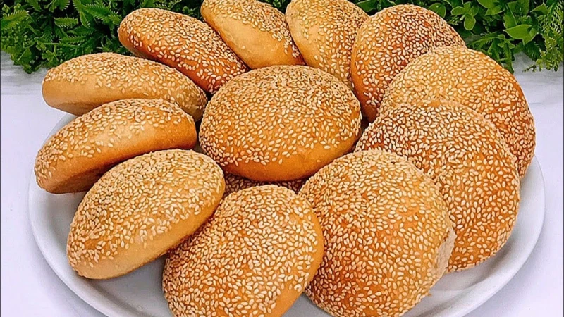 فطائر السميت التركية بالسمسم والجبن معجنات اقتصادية وسهلة التحضير تعتبر فطائر السميت التركية من أسهل وأطيب الأكلات التي نستطيع تقديمها على مائدة