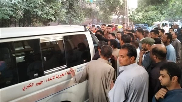 حكم إلقاء موعظة قبل صلاة الجنازة وعند القبر بعد الدفن قالت دار الإفتاء إنه يستحب شرعا إلقاء خطبة أو موعظة أثناء انتظار المشيعين حتى تحضر الجنازة