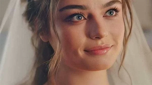 رواية( انت الأمر السديد) الكاتبة اسراء ابراهيم اسمي ياسمين مصرية من محافظة الشرقية وعمري 35 سنه اتجوزت وعمري 17 سنه من رجل طيب اكبر منى ب 12 سنه وعندي بنتى حنان 18 سنه الان وولدين 