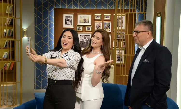 عبير صبري: شقيقتي مروة توأم روحي ولسه بتاخد مني عيدية فلوس ولبس قالت الفنانة عبير صبري، أنها تشعر تجاه شقيقتها الإعلامية مروة صبري، بعاطفة خاصة،