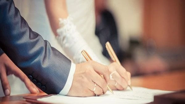 حكم المبالغة في المهور .. أمين الفتوى: تصعيب للحلال وتسهيل للحرام قال الدكتور أحمد ممدوح، أمين الفتوى بدار الإفتاء المصرية، إن المبالغة فى نفقات