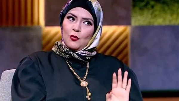 منال عبد اللطيف: بفكر أقلع الحجاب فى فرح ابنتي فيديو أكدت الفنانة المحجبة منال عبد اللطيف ان فكرة خلع الحجاب تراودها ، وذلك فى حوار تليفزيوني مع