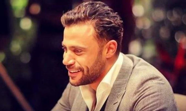 أشاد الفنان محمد إمام، بالفنانة أسماء جلال التي تتواجد معه في بطولة فيلمه الجديد الذي يحمل اسم اللعب مع العايل، الذي يطرح حاليا في دور العرض