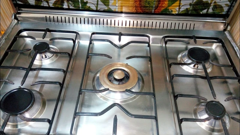 هيبرق زي الأول.. خلطة سحرية لتنظيف حوامل البوتاجاز المحروقة وإزالة الدهون والبقع والأوساخ في ثواني هترجع لانج تنظيف حوامل البوتاجاز والفرن من الأشياء