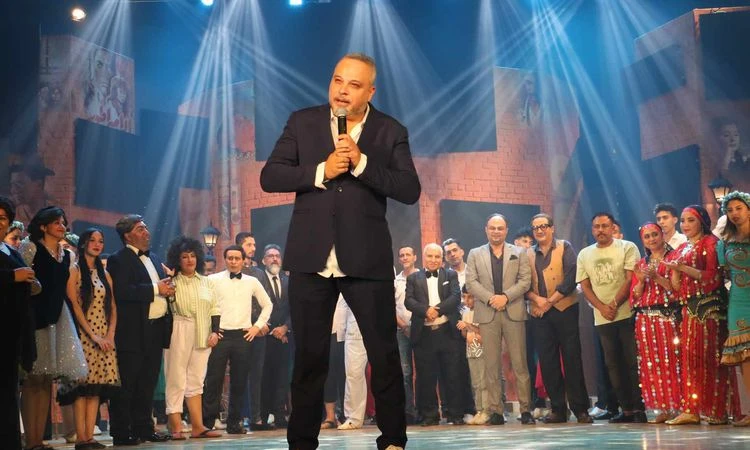 نوستالجيا 9080 ترفع شعار كامل العدد على مسرح السامر قدمت مؤخرا فرقة السامر عرض الدراما الإستعراضية الغنائية نوستالجيا 9080، على مسرح السامر بالعجوزة،