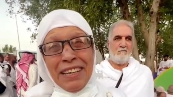 قلبي بيرقص من الفرحة.. فرحة أحد الحجاج بزيارة بيت الله أعربت أحد الحجاج عن سعادتهم بزيارة بيت الله، مشيرة، أنها محبة من الله.قالت أحد الحجاج:ربنا جبر