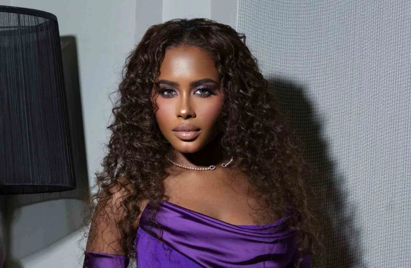 خاص بالفيديو داليا مبارك باطلالة وصوت ساحرين في جديدها حبيبة طرحت الفنانة داليا مبارك أغنية جديدة بعنوان حبيبة، من كلمات د.راكان سياف، ألحان أدهم صباح هادي الغفاري وتوزيع زيد نديم