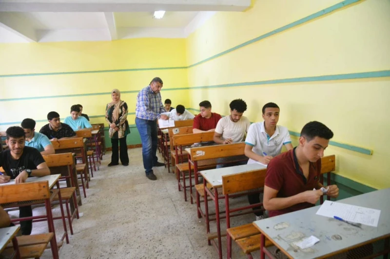 مقالي واختياري.. شكل امتحان اللغة العربية للثانوية العامة 2024 أيام قليلة ويبدأ طلاب الصف الثالث الثانوي، امتحان اللغة العربية، إذ من المقرر أن يخوض