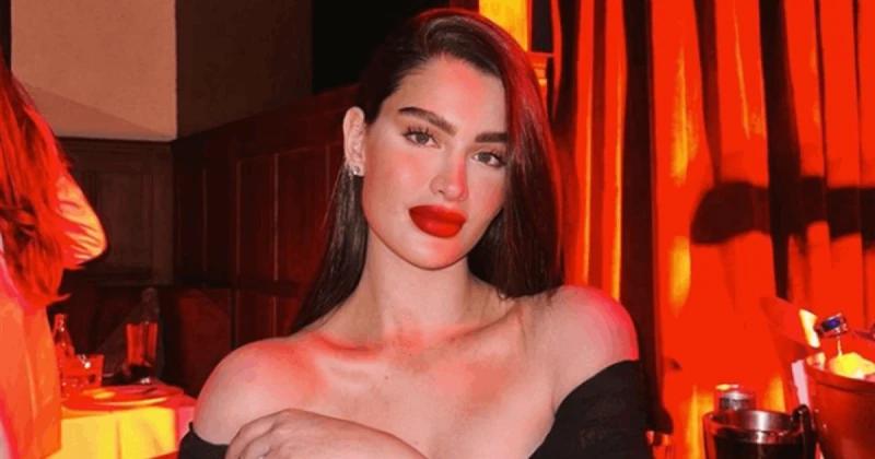 تحت عنوان الأنوثة والأناقة.. روان بن حسين تتألق بجمالها تألقت افاق عربيةانة الكويتية روان بن حسين بإطلالتها الجديدة على الجمهور، بلوك بغاية الأناقة،