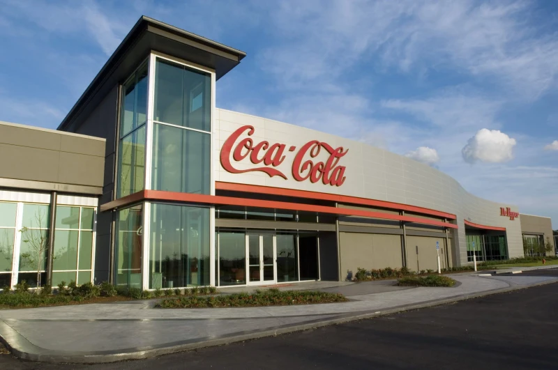 شركة كوكاكولا بتستعبط: انتهت إعفاءاتها الضريبية وبتهدد بغلق المصانع بالمناسبة شركة كوكاكولا وشركات أخرى انتهت فترات الإعفاء الضريبي، بعض الشركات تمارس سياسة لف وارجع تاني بمعني تعل