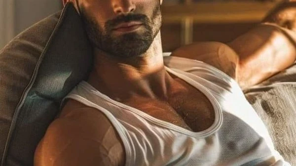 قصة كاملة بقلم اميرة انور دارت عيناه الثاقبة حول غرفة الخادمة التي كانت تعمل في منزله رافع رأسه بشموخ وكبرياء لا يستطيع أن يتحمل المكان وبرغم من كون المسكن في حديقة منزله إلا أنه أ