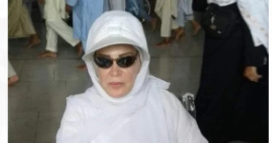 أفاق عربية الفن نتحدث اليوم حول صفية العمرى فى صورة من الأراضى المقدسة: عيدكم مبارك إن شاء الله والذي يثير الكثير من الاهتمام والجدل عبر مواقع