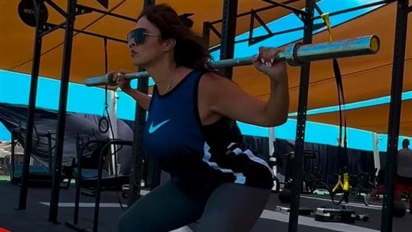 تدريبات شاقة.. ياسمين عبدالعزيز تستعرض جمالها ورشاقتها فى الجيم.. شاهد نشرت الفنانة ياسمين عبد العزيز مقطع فيديو لها عبر صفحتها الرسمية على إنستجرام،