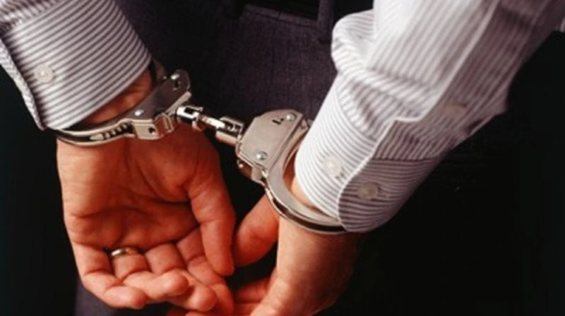 قتلا صديقهما لسرقته في الدقهلية.. القبض على الخائنين ألقت الأجهزة الأمنية في محافظة الدقهلية، القبض على شابين بتهمة قتل زميلهما السائق، وإلقاء جثته