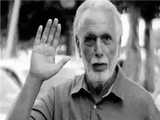 مهرجان القاهرة السينمائي يقدم واجب العزاء للراحل خميس الخياطي قدمت إدارة مهرجان القاهرة السينمائي الدولي برئاسة الفنان حسين فهمى،واجب التعزيه للناقد