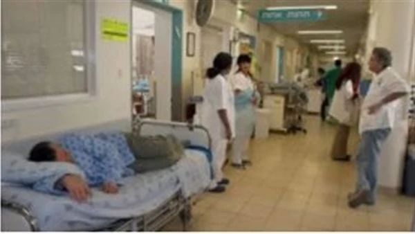 رعب داخل تل أبيب.. مرض حيواني ينتقل إلى الإسرائيليين وتحذيرات من صحة الاحتلال حالة من الرعب انتشرت داخل مستشفيات تل أبيب خلال الساعات الماضية، بعد