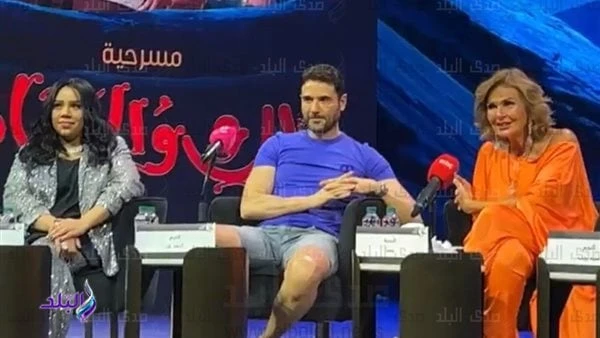 بالشورت.. أحدث ظهور لأحمد عز في المؤتمر الصحفي لمسرحيته ملك والشاطر بالسعودية حرص الفنان أحمد عز على حضور المؤتمر الصحفي لأحدث أعماله المسرحية ملك