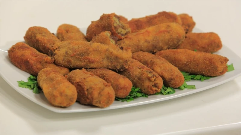 اسعدي أولادك.. طريقة عمل كفتة البطاطس في المنزل بطعم لذيذ تهتم الكثير من سيدات المنازل والأمهات بتحضير الوصفات الغير مكلفة بشكل يومي، نظرا لغلاء