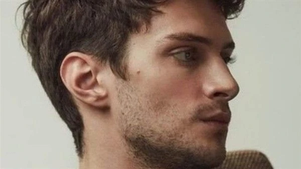 القصه دي حقيقيه حصلت بالفعل الشاب احمد من المنيا انا احمد من المنيا 27سنة مدرس رياضةبعد اسبوع من زواجيجالنا اصحاب مراتي علشان يسلمو ويطمنو عليها كلهم من نفس سنها كانو اصحاب من الجا