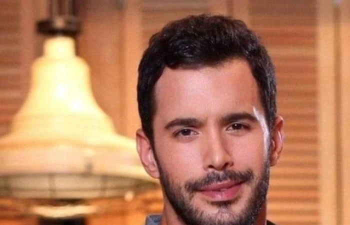 باريش أردوتش بطل مسلسل الرئيس (تفاصيل) تعاقد الفنان التركي باريش أردوتش رسميا على بطولة مسلسل الرئيس والذي تدور أحداثه في إطار تشويقي أكشن، والذي من