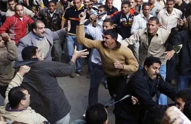 إصابة عامل على يد عاطل في مشاجرة على صداقة فتاة بالجيزة شهدت محافظة الجيزة، نشوب مشاجرة بين شخصين على صداقة إحدى الفتيات، مما اسفرت عن أصابة عامل