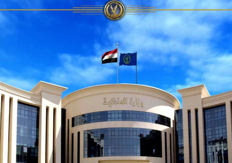 الداخلية تكشف ملابسات تعرض طالبة للاعتداء داخل لجنة الامتحانات بالبساتين كشفت الأجهزة الأمنية بوزارة الداخلية ملابسات تداول مقطع فيديو على مواقع