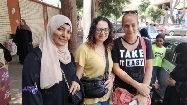 المصريون في ضهر بعض مساجد وكنائس تفتح أبوابها لطلاب الثانوية.. والسبب انقطاع الكهرباء يواجه طلاب الثانوية العامة تحديين خلال فترة امتحاناتهم، التي