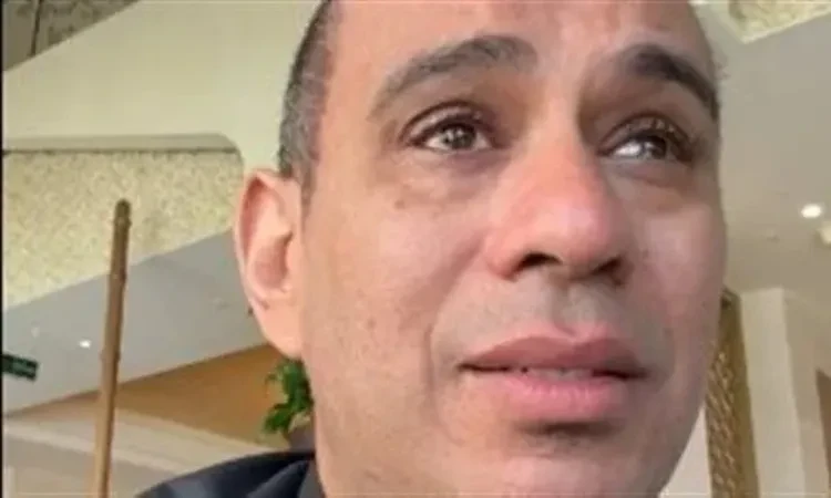 محمود الليثي ينهار من البكاء في أول تعليق له بعد وفاة والدته شارك النجم محمود الليثي، جمهوره بمقطع فيديو، ظهر خلاله وهو في الحرم المكي وكان منهارا من