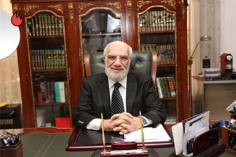 بالفيديو: الشيخ عمر عبد الكافي يرد على شائعات وفاته نشر الداعية المصري الشهير، الدكتور عمر عبد الكافي، مقطعا لفيديو عبر صفحته الرسمية ردا على أنباء