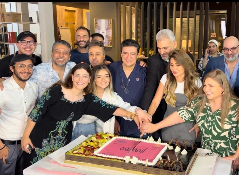 جريمة قتل وخيانة في 15 حلقة.. انطلاق تصوير مسلسل أزمة ثقة ل هاني عادل ونجلاء بدر احتفل أبطال مسلسل أزمة ثقة بانطلاق أول أسبوع تصوير حلقاته رسميا