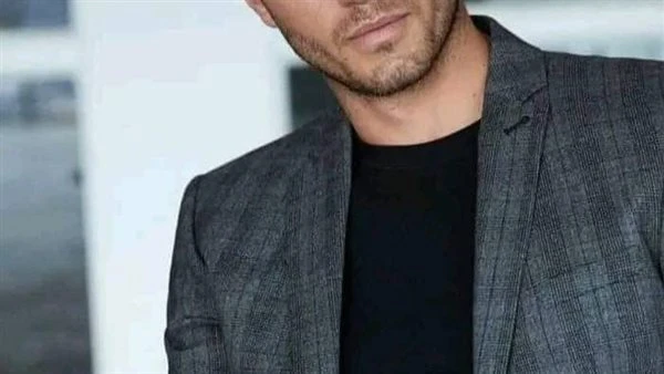 عازف بنيران قلبي الجزء الثاني بكيت وهل بكاء القلب يجدي !فراق أحبتي وحنين وجدي ..فما معنى الحياة إذا افترقناوهل يجدي النحيب فلست أدري!فلا التذكار