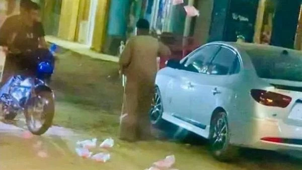 حياة كريمة تقدم لبائع غزل البنات تروسيكل وأجهزة كهربائية قدمت مؤسسة حياة كريمة، تروسيكل لبائع غزل البنات في سوهاج بعد الفيديو المؤثر له. ومنحته أجهزة