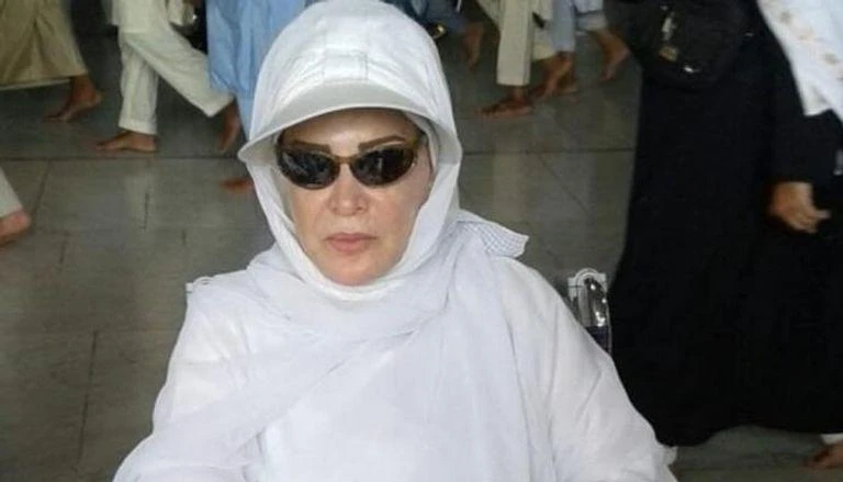 على كرسي متحرك.. صفية العمري تؤدي مناسك الحج افاق عربية - تتواصل الفنانة المصرية صفية العمري مع جمهورها عبر حساباتها على مواقع التواصل، وذلك بنشر صور