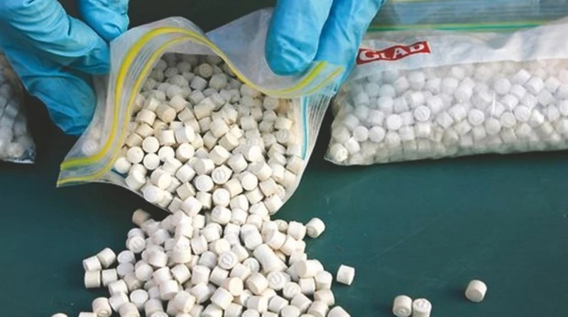 ضبط 100 ألف قرص ترامادول بحوزة 4 متهمين بالجيزة أحبطت الداخلية محاولة تشكيل عصابي لترويج الأقراص المخدرة بالجيزة وضبط عناصر التشكيل.وبحسب بيان رسمي؛