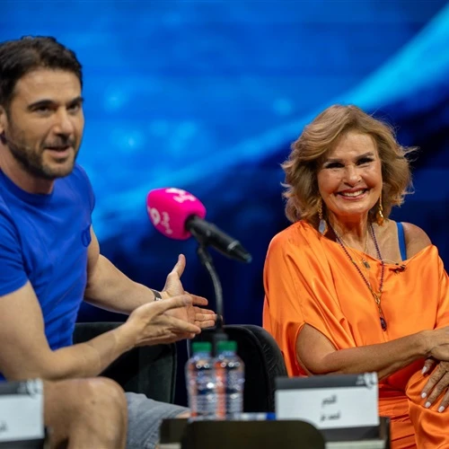 يسرا تفجر مفاجأة في مؤتمر مسرحية ملك والشاطر كشفت الفنانة يسرا على هامش المؤتمر الصحفي لمسرحيتها الملك والشاطر، التي عرضت ضمن موسم الرياض، على أن