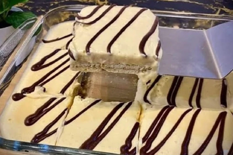 كيكة طبقات باردة بالبسكويت ترطب حر الصيف من غير فرن ولا سخونية كله على البارد بالكريمة والقشطة كيكة طبقات بسكويت باردة ترطب حر الصيف من غير فرن،