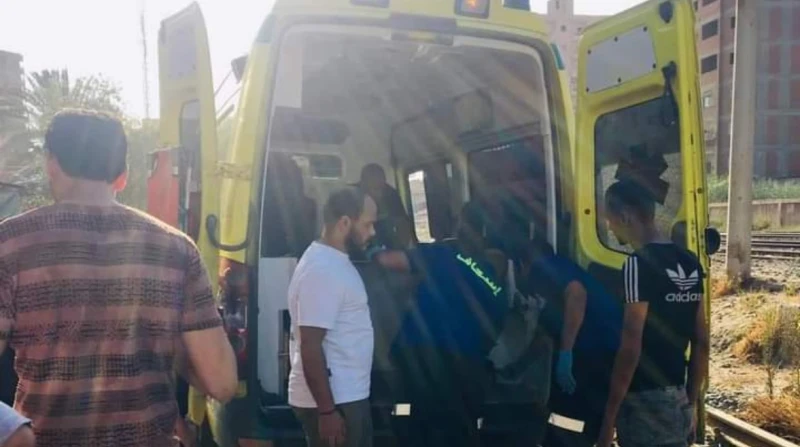 وفاة سيدة أسفل عجلات القطار في البحيرة توفيت سيدة في بداية العقد الخامس من العمر ، إثر اصطدام قطار بها أثناء عبور شريط السكة الحديد بمركز كفر الدوار
