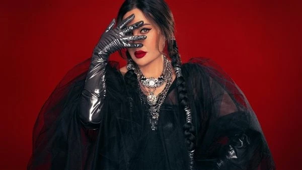 بتقول جرحتك لطيفة تطرح ثالث كليباتها .. وألبومها يتصدر التريند طرحت النجمة لطيفة كليب بتقول جرحتك بالذكاء الاصطناعي ، وهو ثالث كليبات ألبومها مفيش