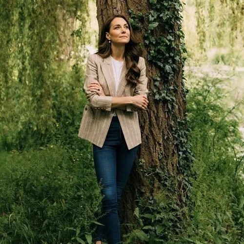 بعد مشاركتها صوره جديدة تعلن فيها عن حضورها العرض الاحتفالي الخاص بالملك تشارلز الثالث ،، اليوم السبت، عادت الشكوك مجددا حول صحة أميرة ويلز كيت