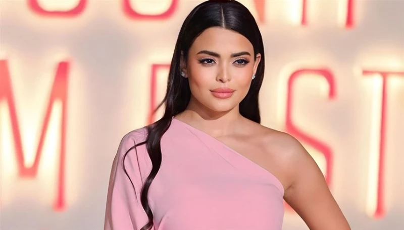 أسماء جلال تفاجئ الجمهور في مسرحية أحمد حلمي افاق عربية - تحل النجمة المصرية أسماء جلال محل مواطنتها هنا الزاهد في مسرحية ميمو، التي انطلقت في